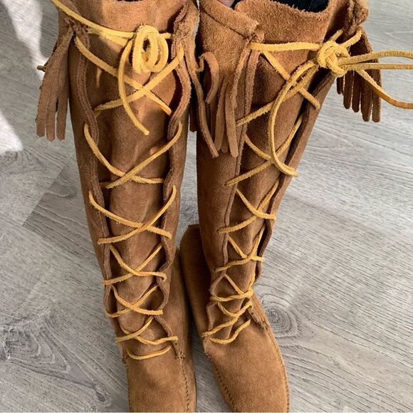 MINNETONKA BROWN SUEDE MOCCASIN BOOTS - Picture 5 of 15